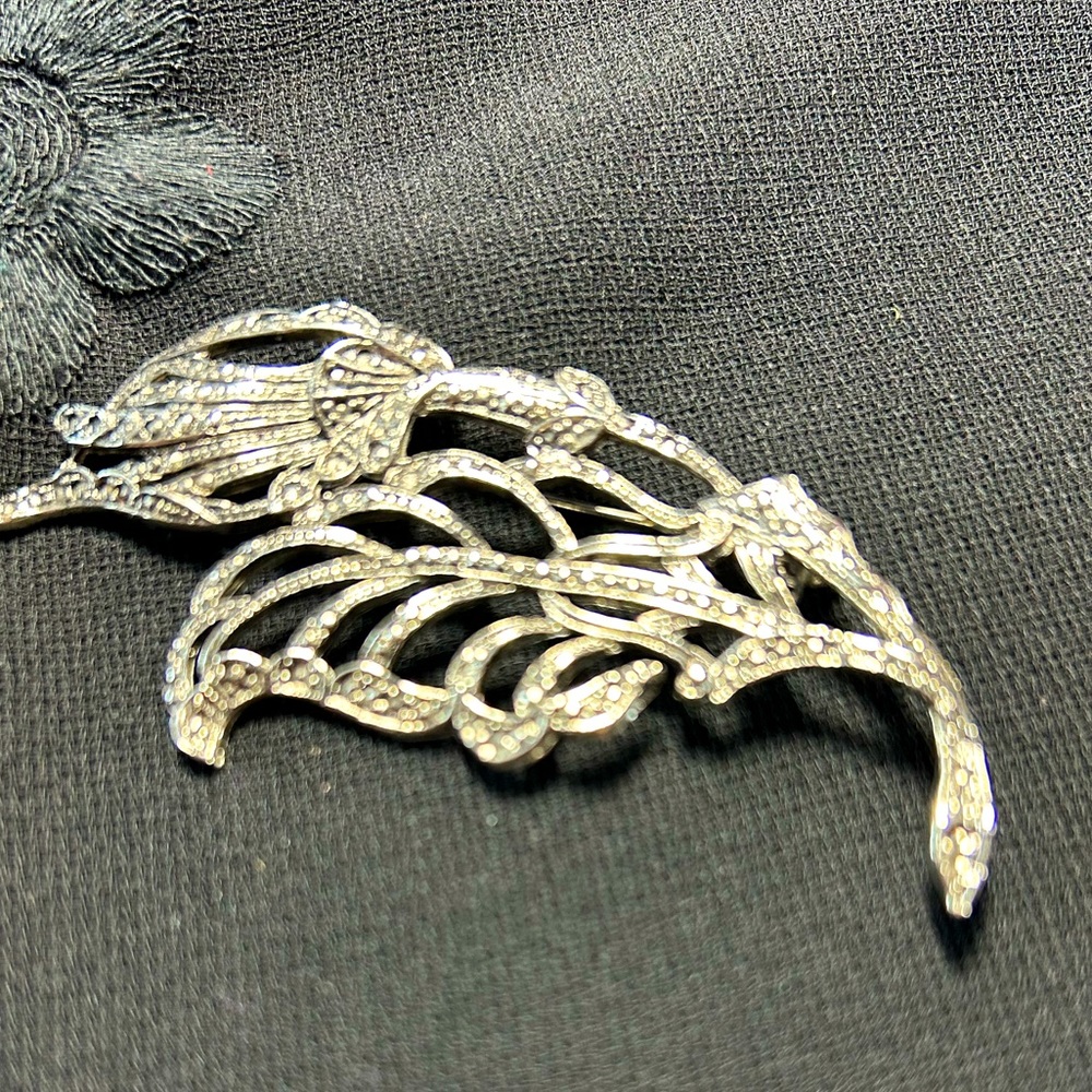 VTG Silver Tone Marcasite Flower Brooch. Unbranded.
